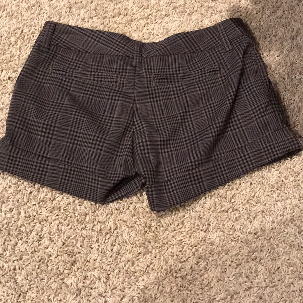 Shorts - Picture 3 of 5